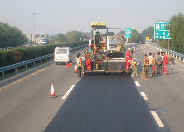 集团公司承揽河南省首次大面积运用UTAC-10工艺进行高速公路养护项目顺利通过验收